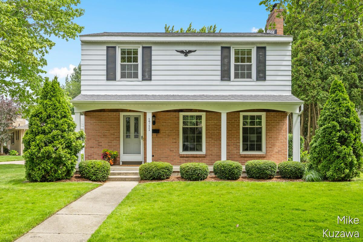 1711 Country Club Drive NE Grand Rapids MI 49505