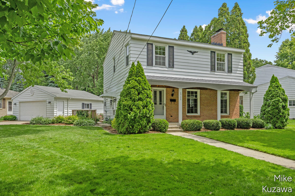 1711 Country Club Drive NE Grand Rapids MI 49505