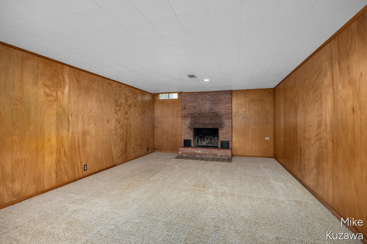1711 Country Club Drive NE Grand Rapids MI 49505