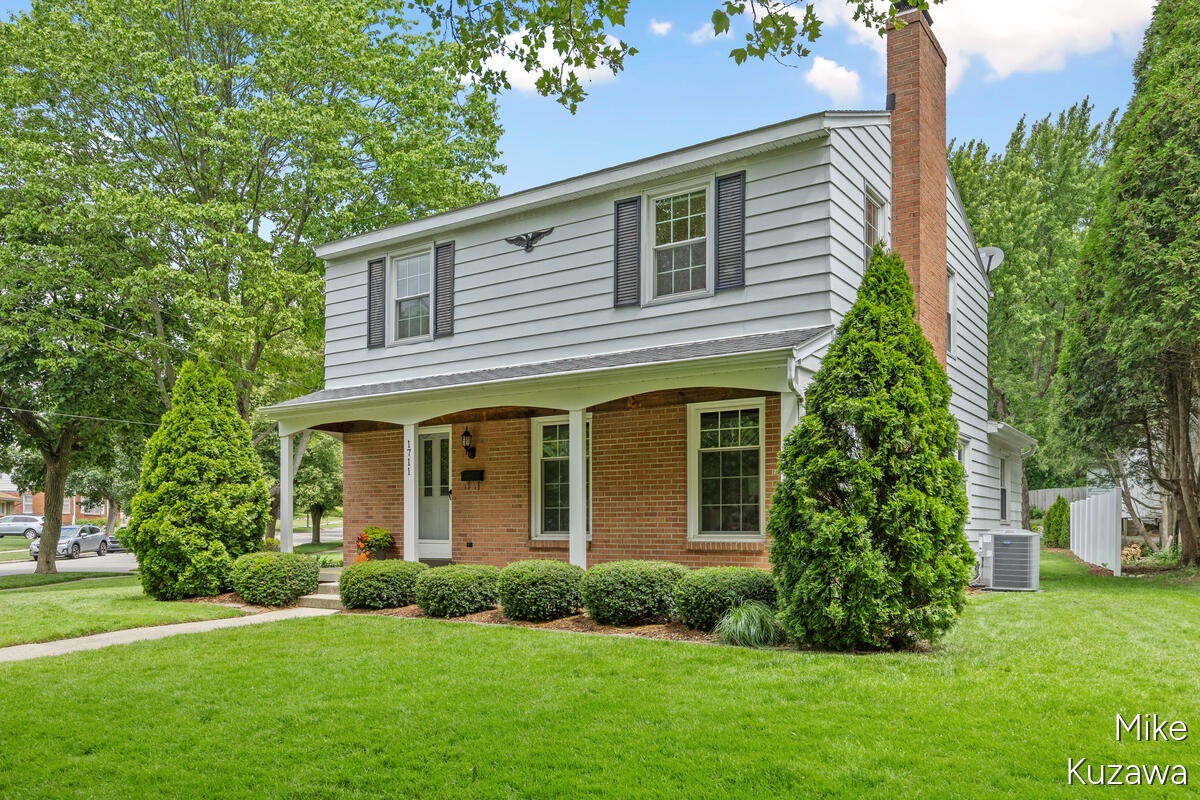 1711 Country Club Drive NE Grand Rapids MI 49505