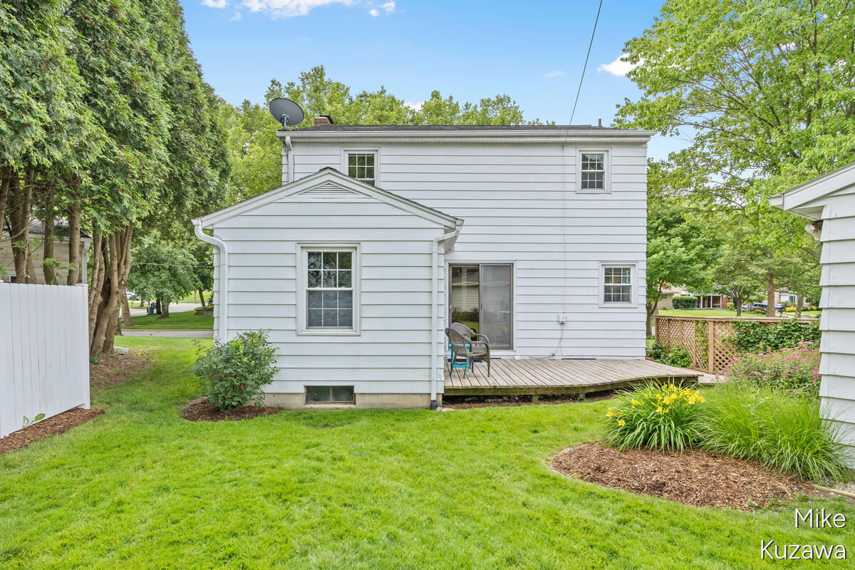 1711 Country Club Drive NE Grand Rapids MI 49505