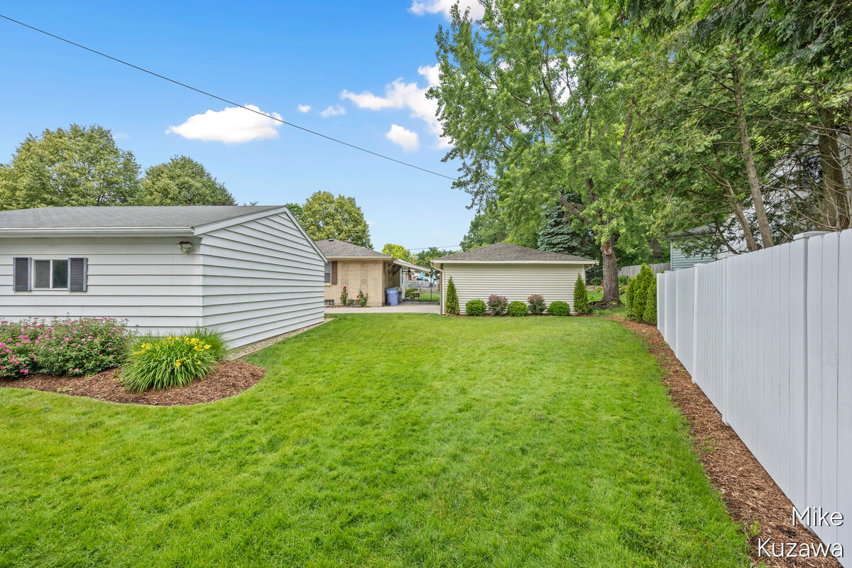 1711 Country Club Drive NE Grand Rapids MI 49505
