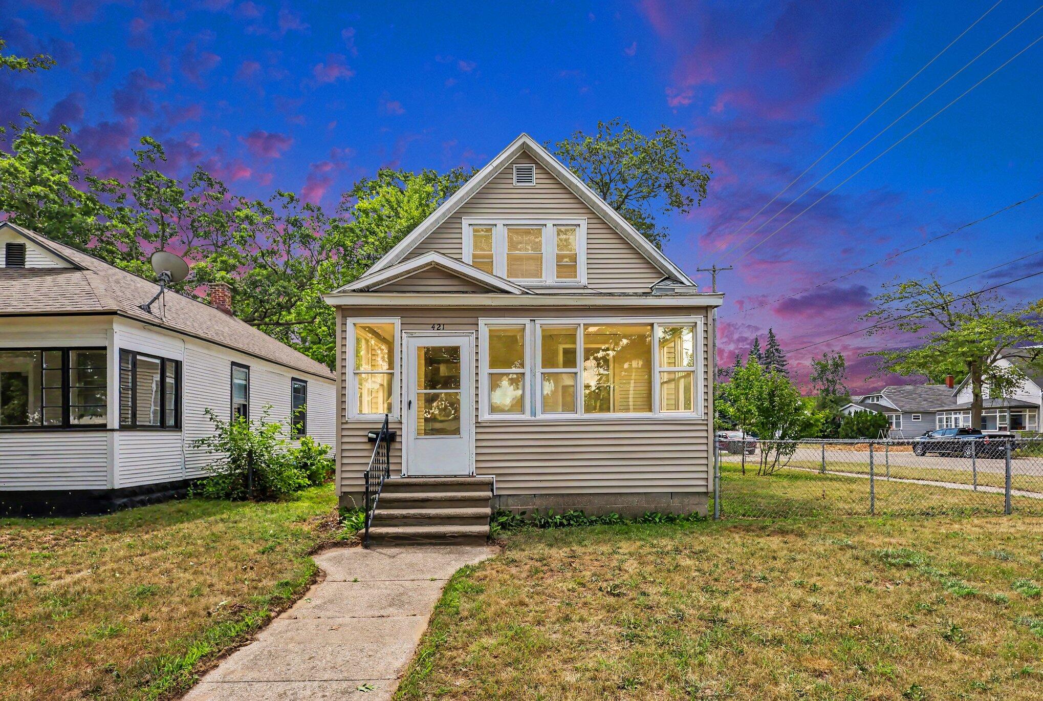 Muskegon MI, 421 W Forest Avenue