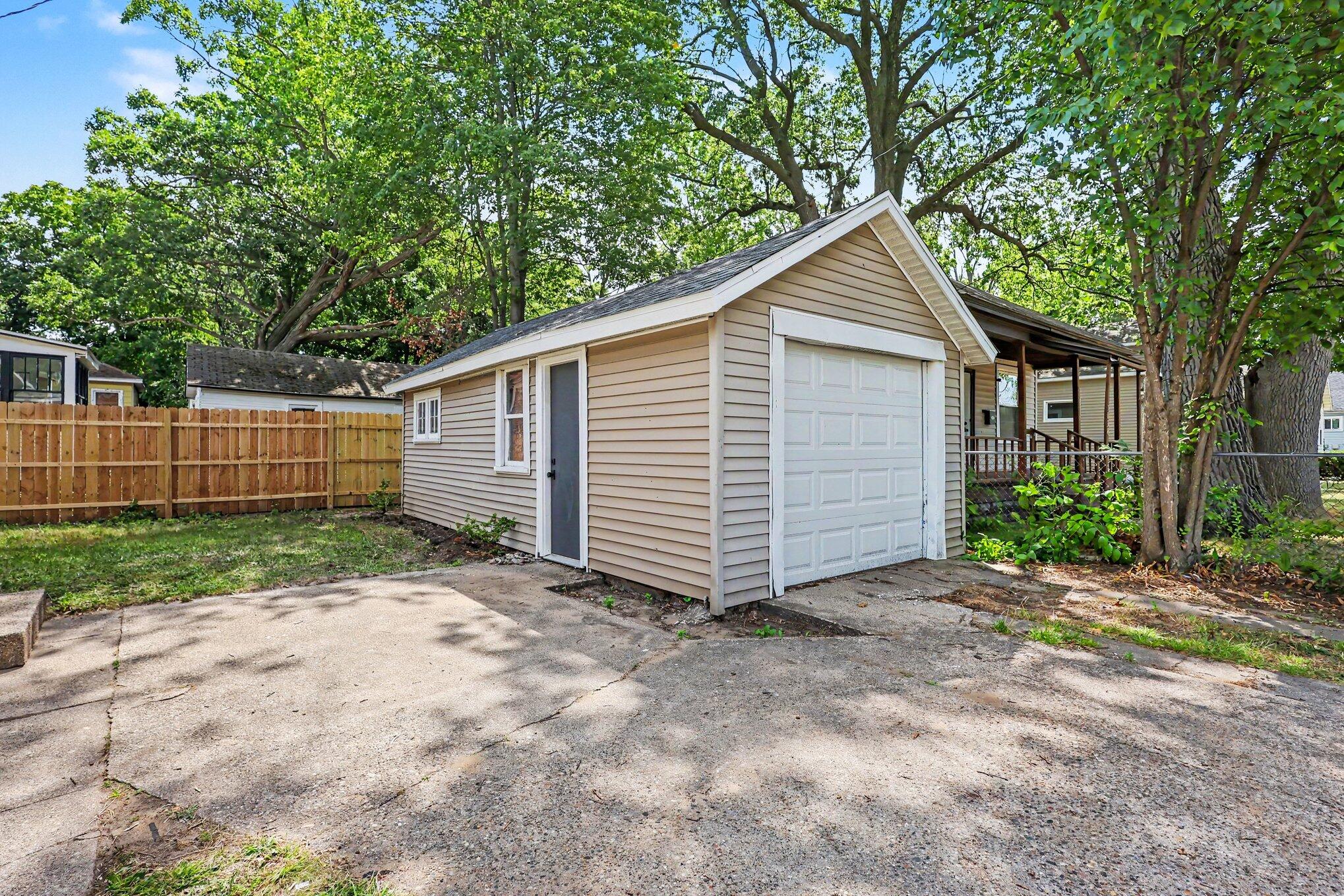 421 W Forest Avenue Muskegon MI 49441