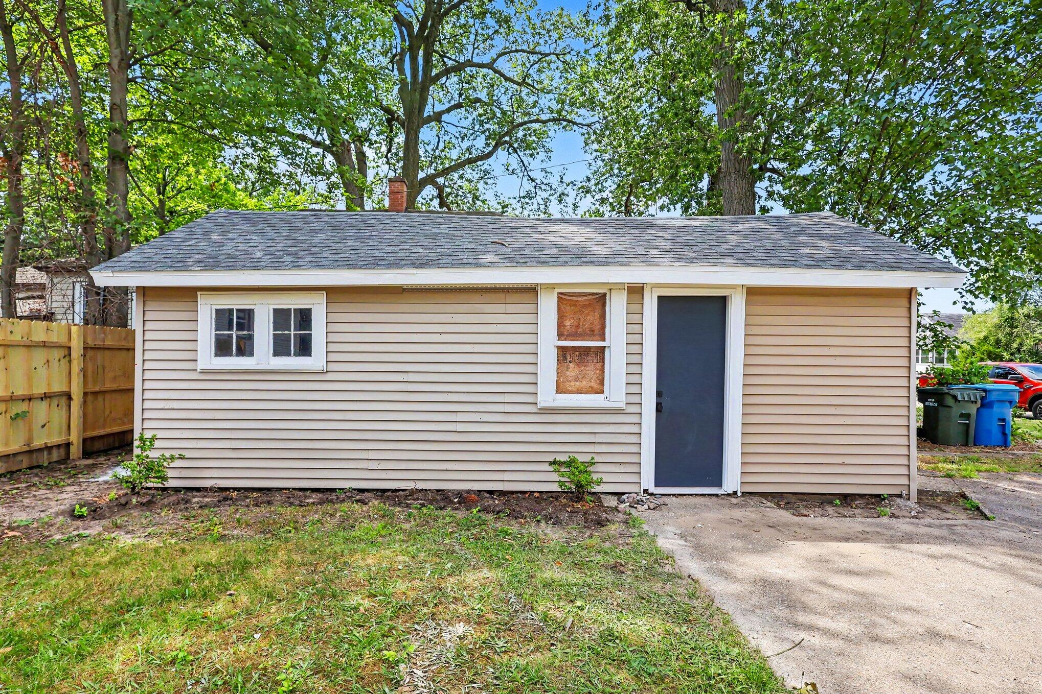 421 W Forest Avenue Muskegon MI 49441