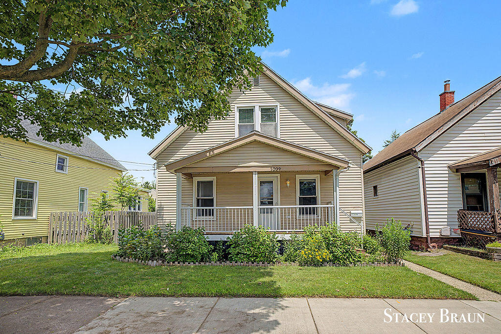 1009 Courtney Street NW Grand Rapids MI 49504
