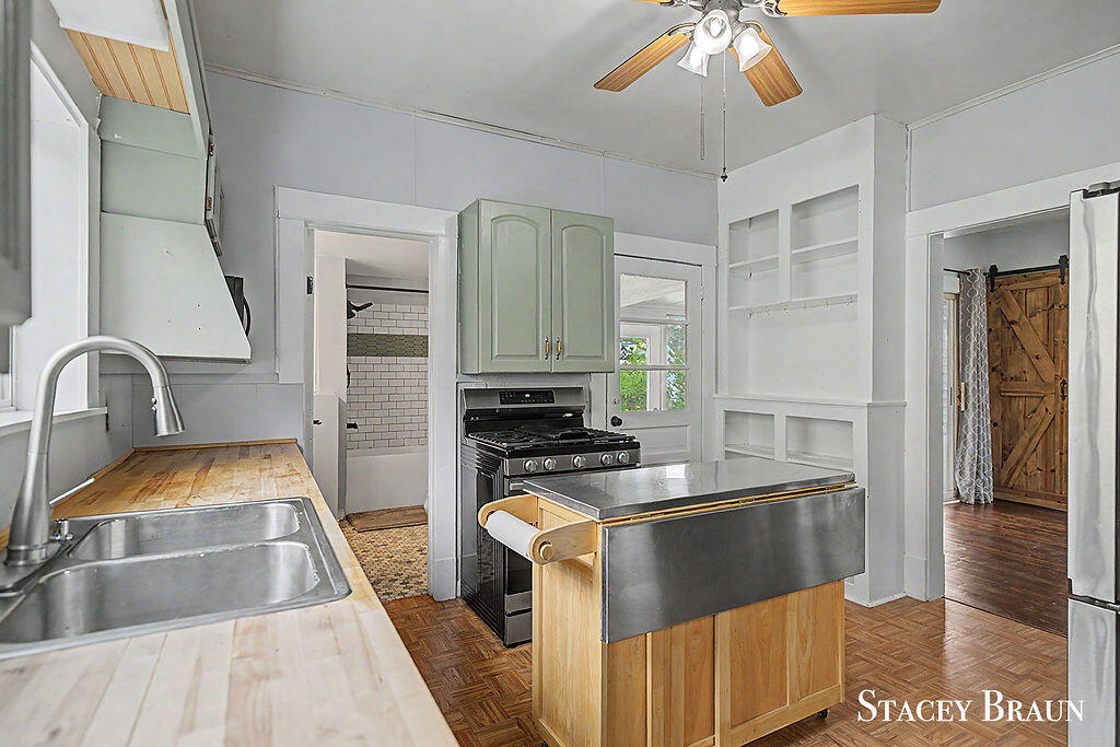 1009 Courtney Street NW Grand Rapids MI 49504