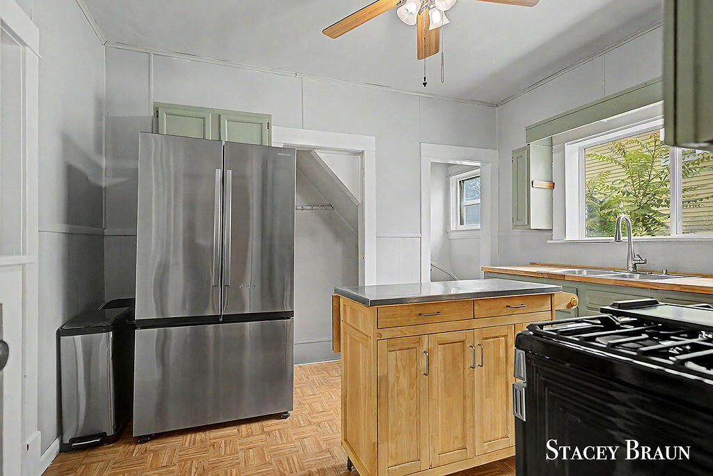 1009 Courtney Street NW Grand Rapids MI 49504