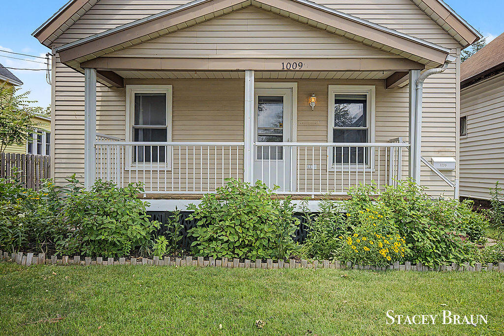 1009 Courtney Street NW Grand Rapids MI 49504