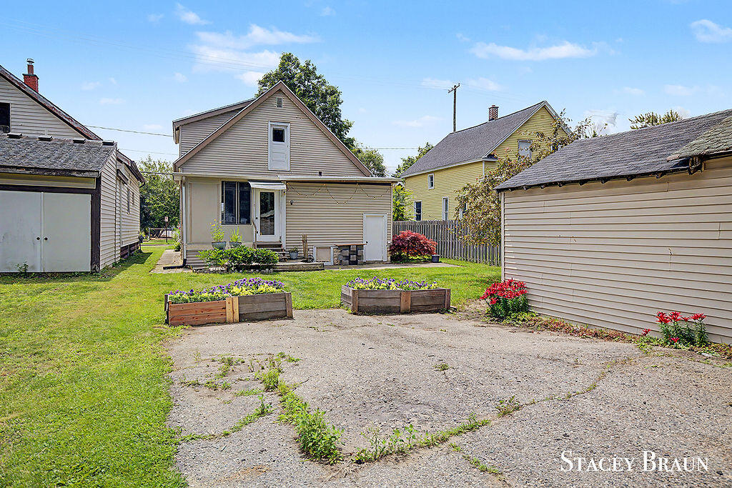1009 Courtney Street NW Grand Rapids MI 49504