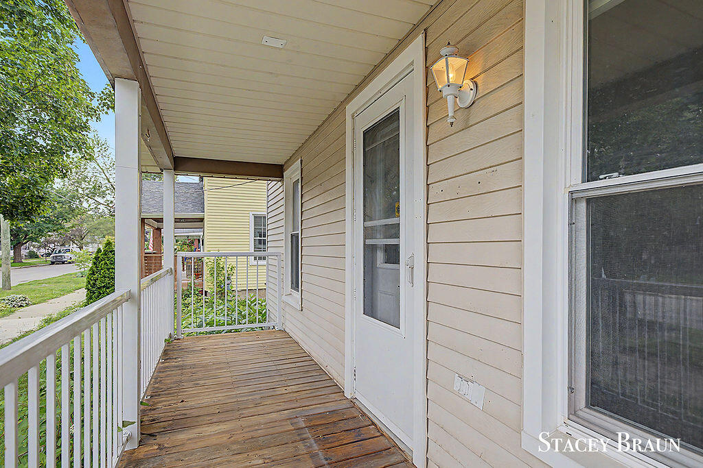1009 Courtney Street NW Grand Rapids MI 49504