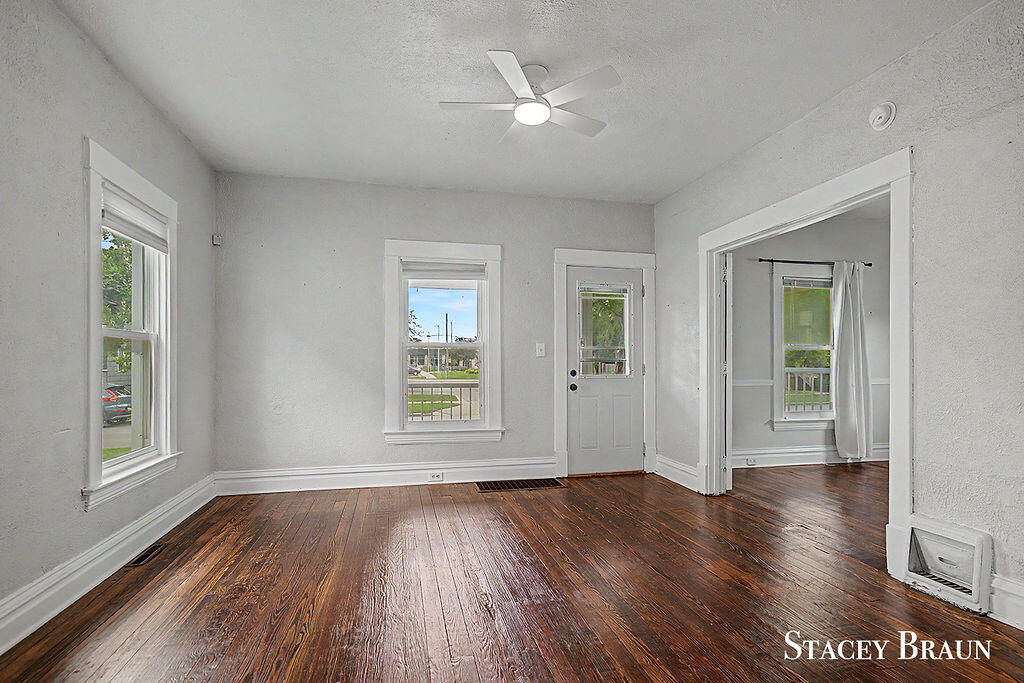 1009 Courtney Street NW Grand Rapids MI 49504