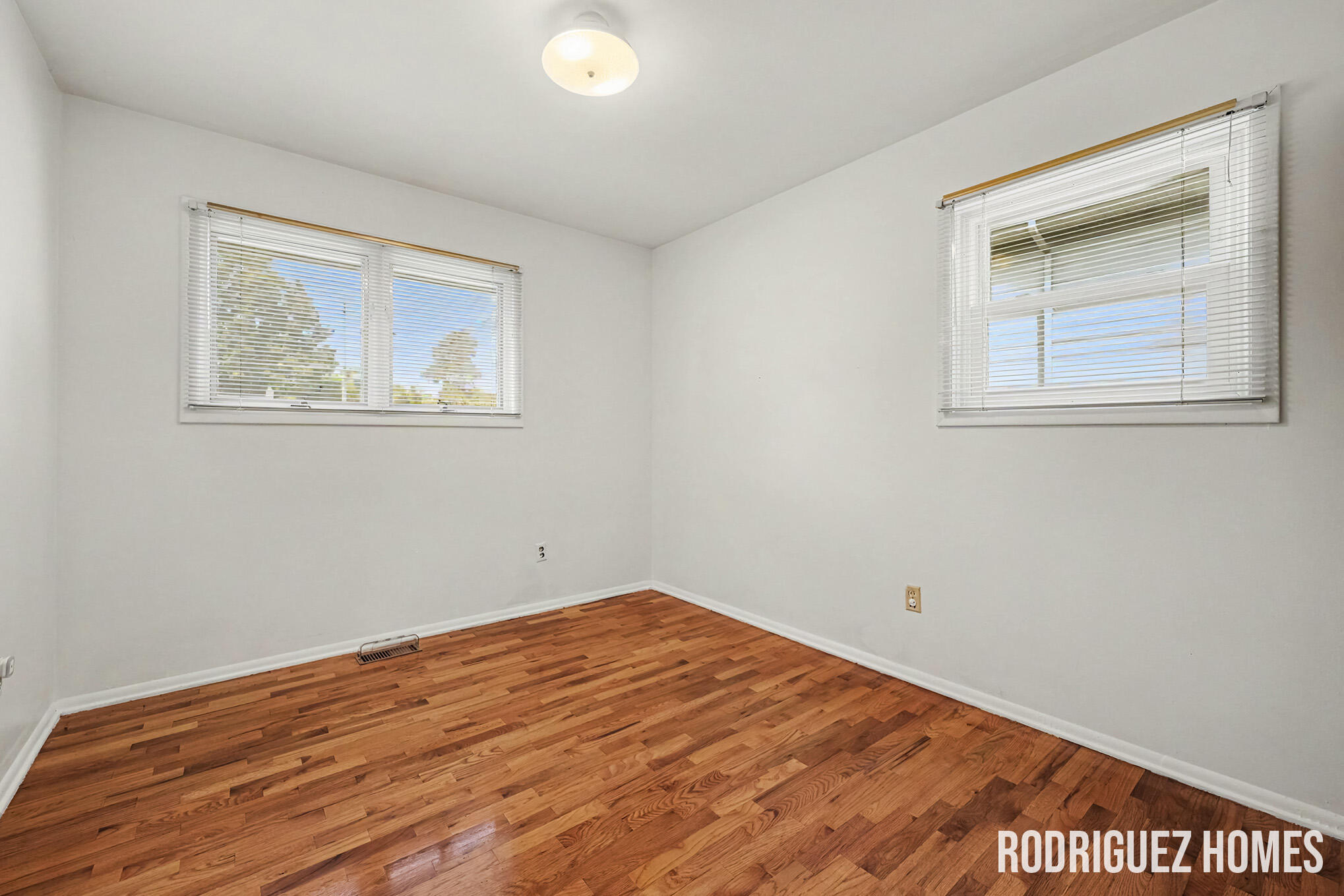 1732 Benjamin Avenue NE Grand Rapids MI 49505
