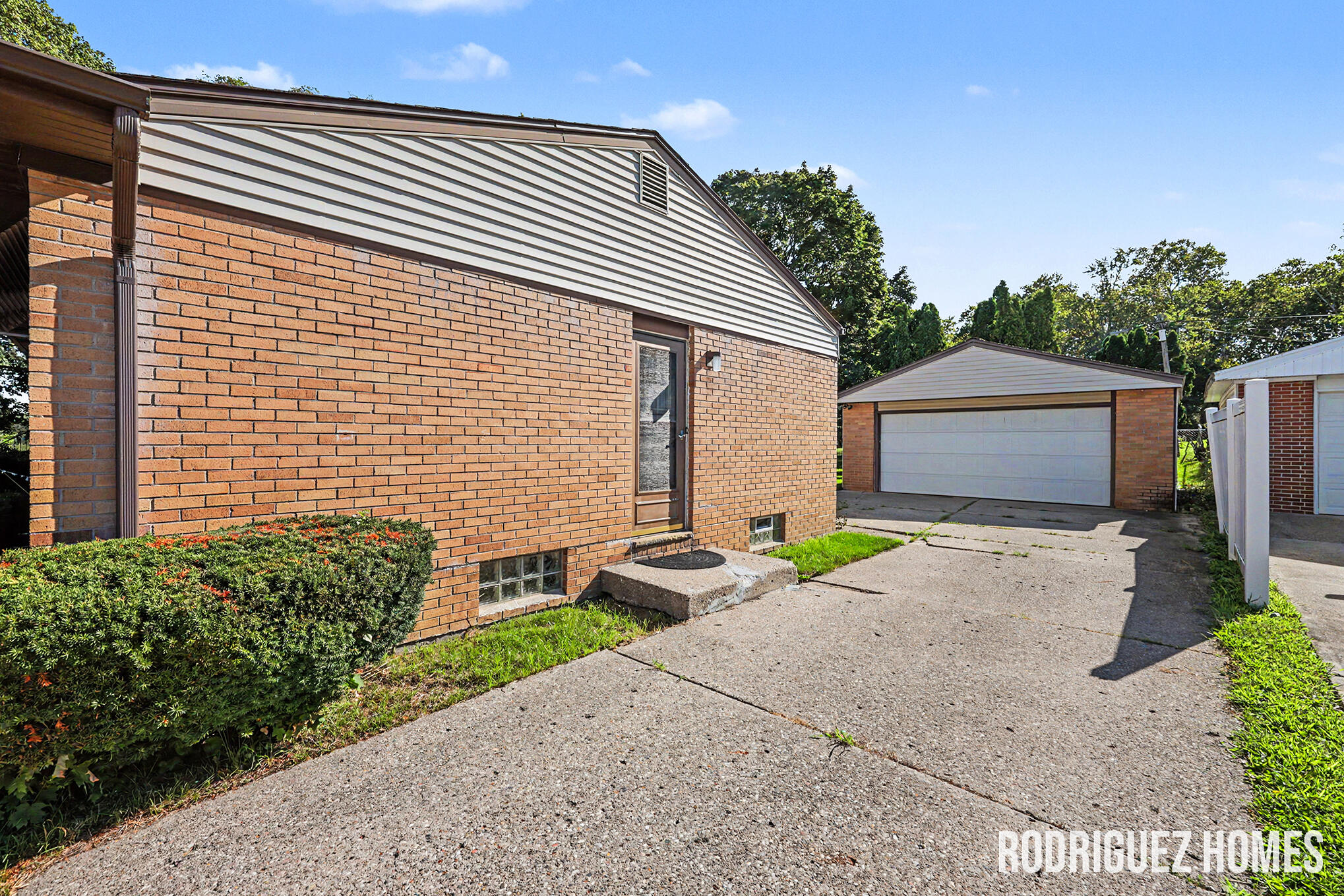 1732 Benjamin Avenue NE Grand Rapids MI 49505