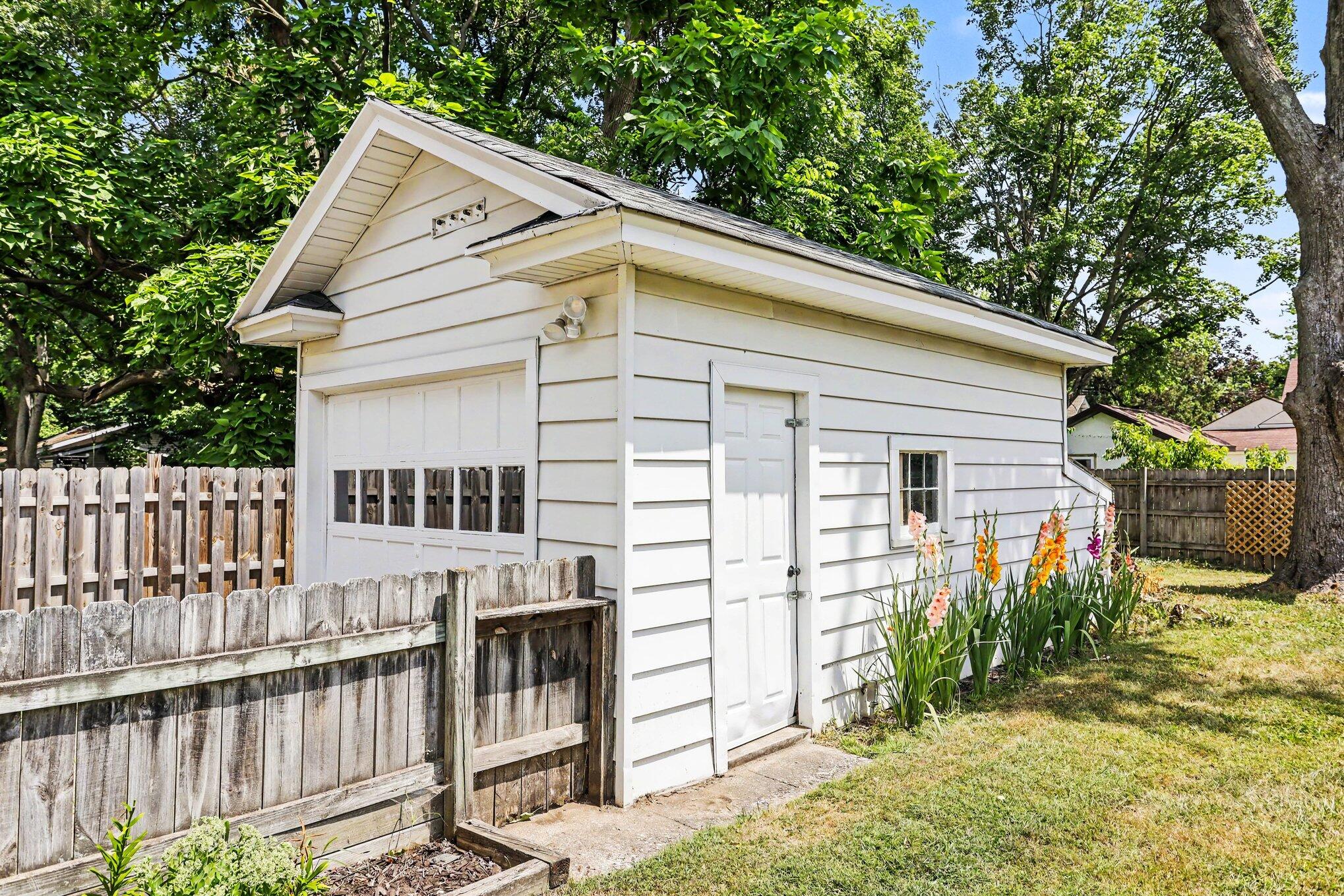 914 Dayton Avenue Kalamazoo MI 49048