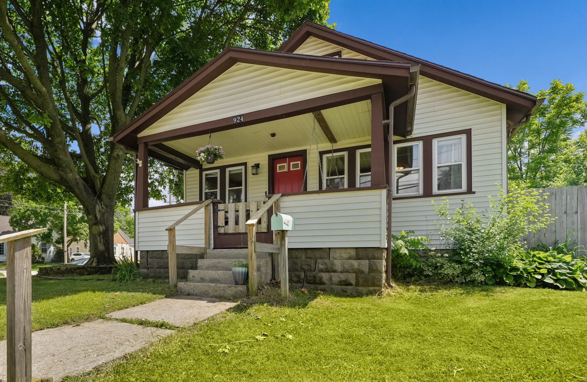 924 Spencer Street NE Grand Rapids MI 49505