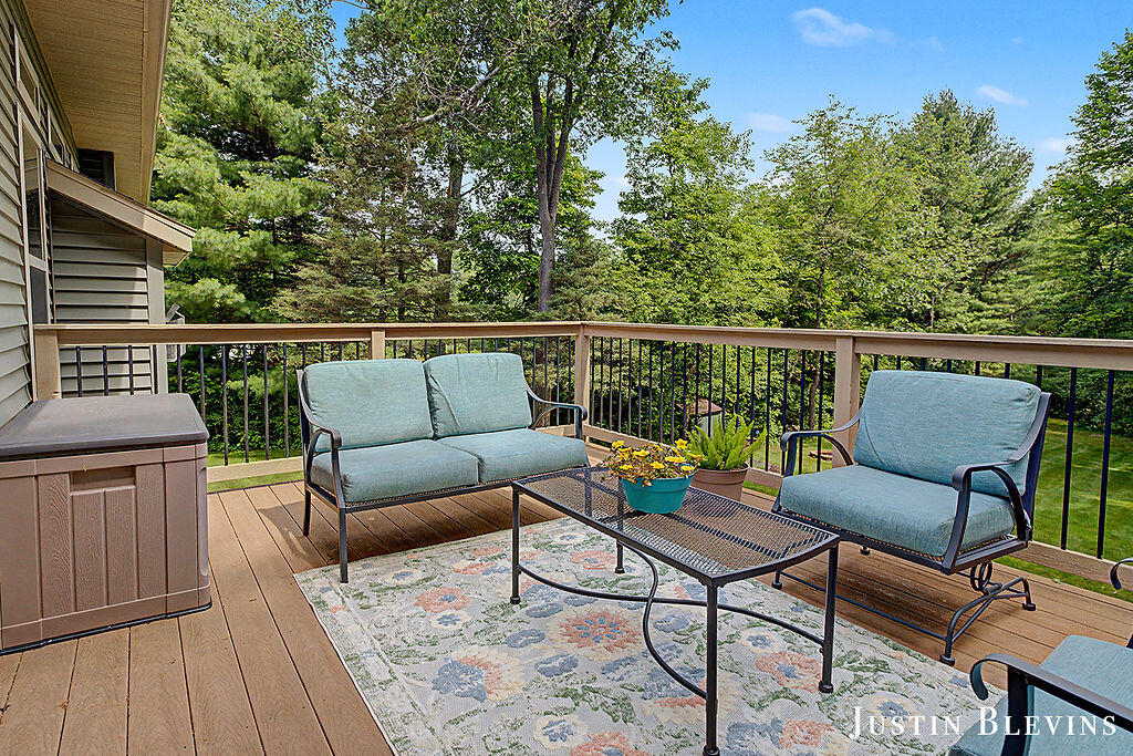5515 Hagenvale Court NE Rockford MI 49341