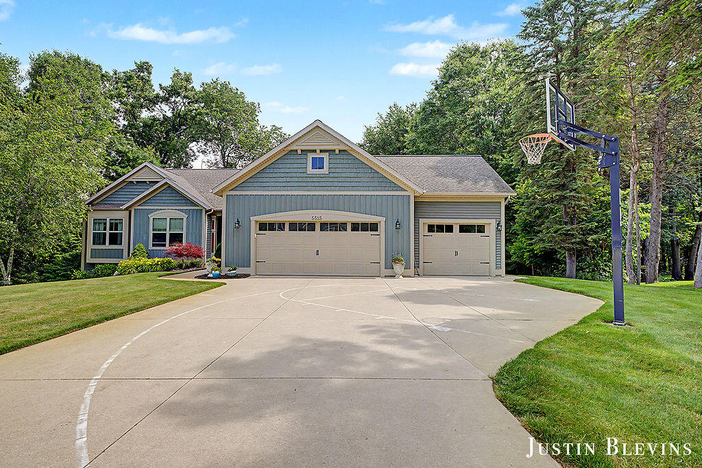 5515 Hagenvale Court NE Rockford MI 49341