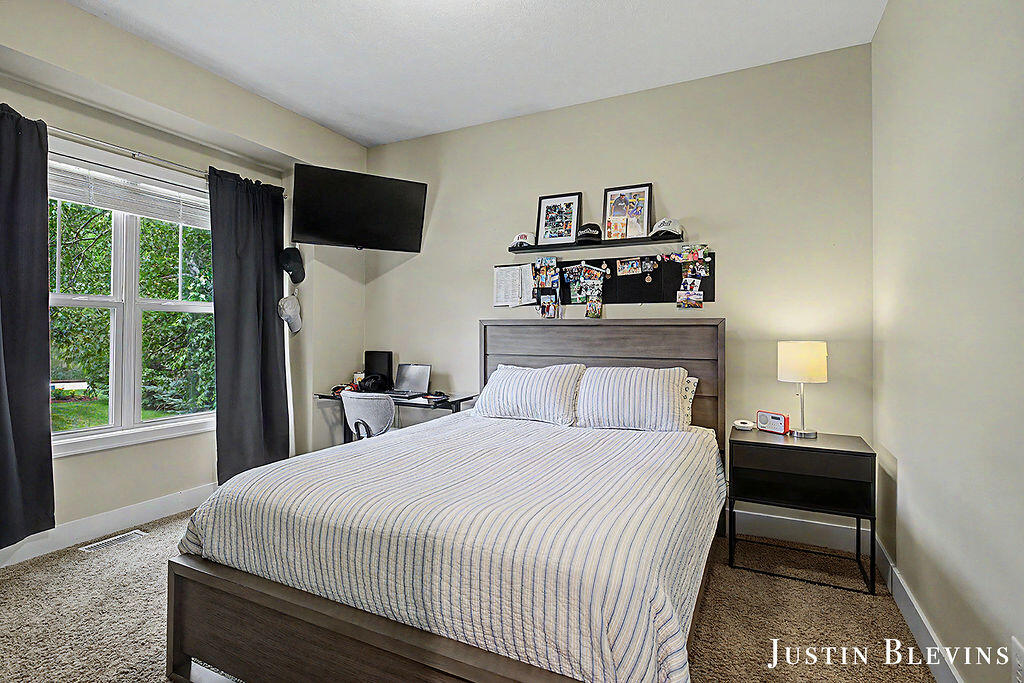 5515 Hagenvale Court NE Rockford MI 49341