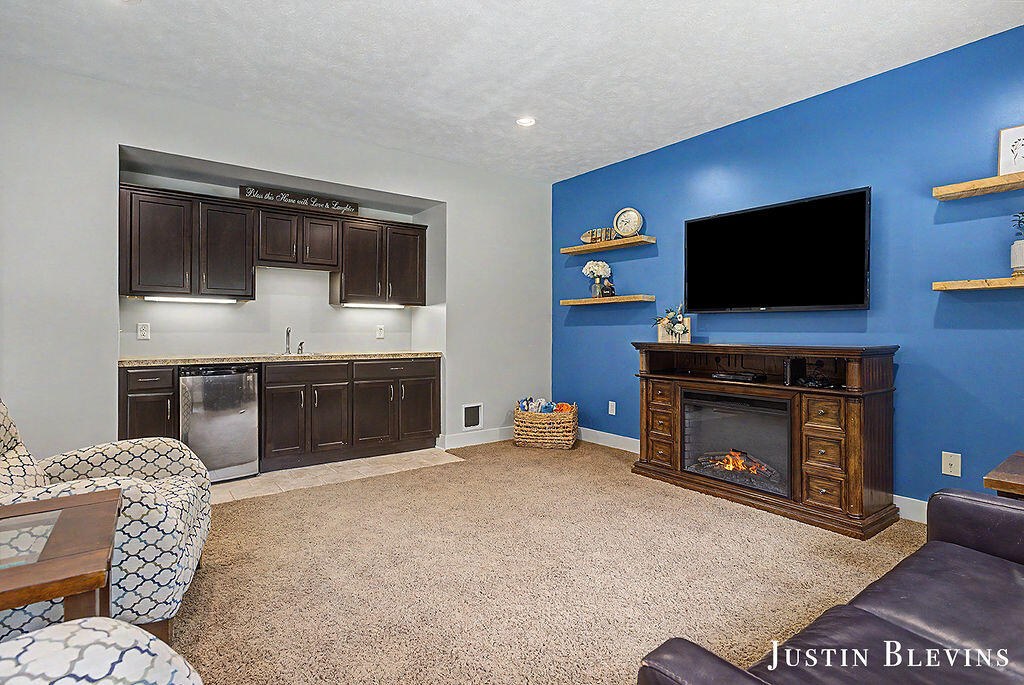 5515 Hagenvale Court NE Rockford MI 49341