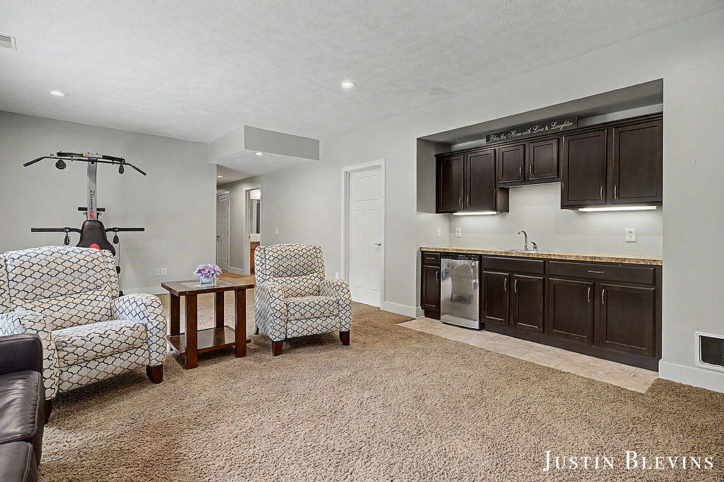 5515 Hagenvale Court NE Rockford MI 49341