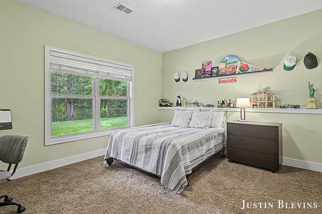 5515 Hagenvale Court NE Rockford MI 49341