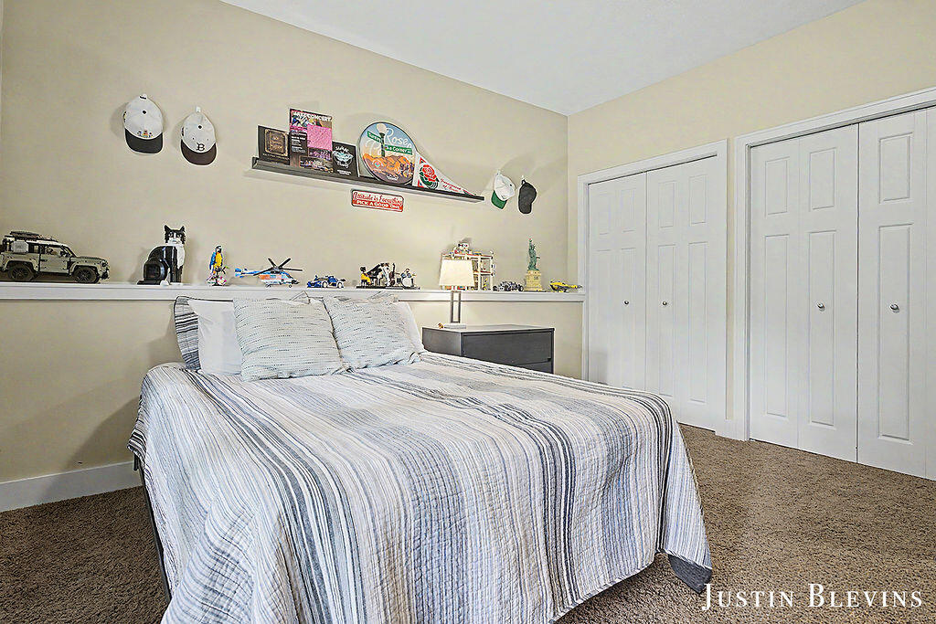 5515 Hagenvale Court NE Rockford MI 49341