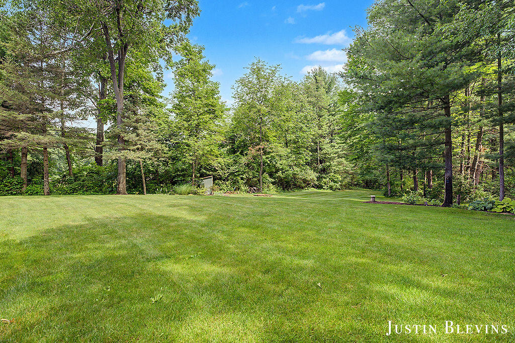 5515 Hagenvale Court NE Rockford MI 49341