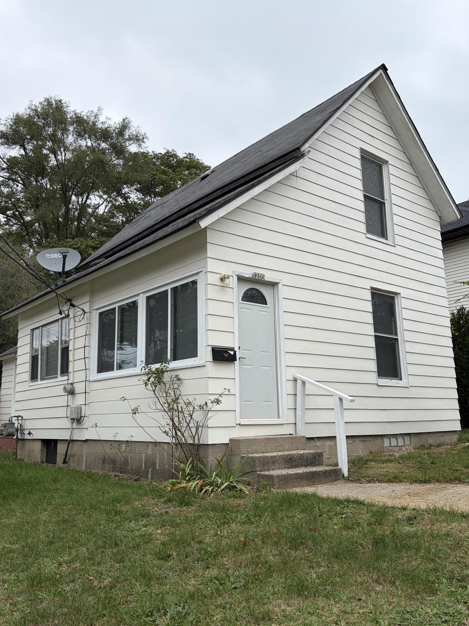 1205 SE Hall Street SE Grand Rapids MI 49506