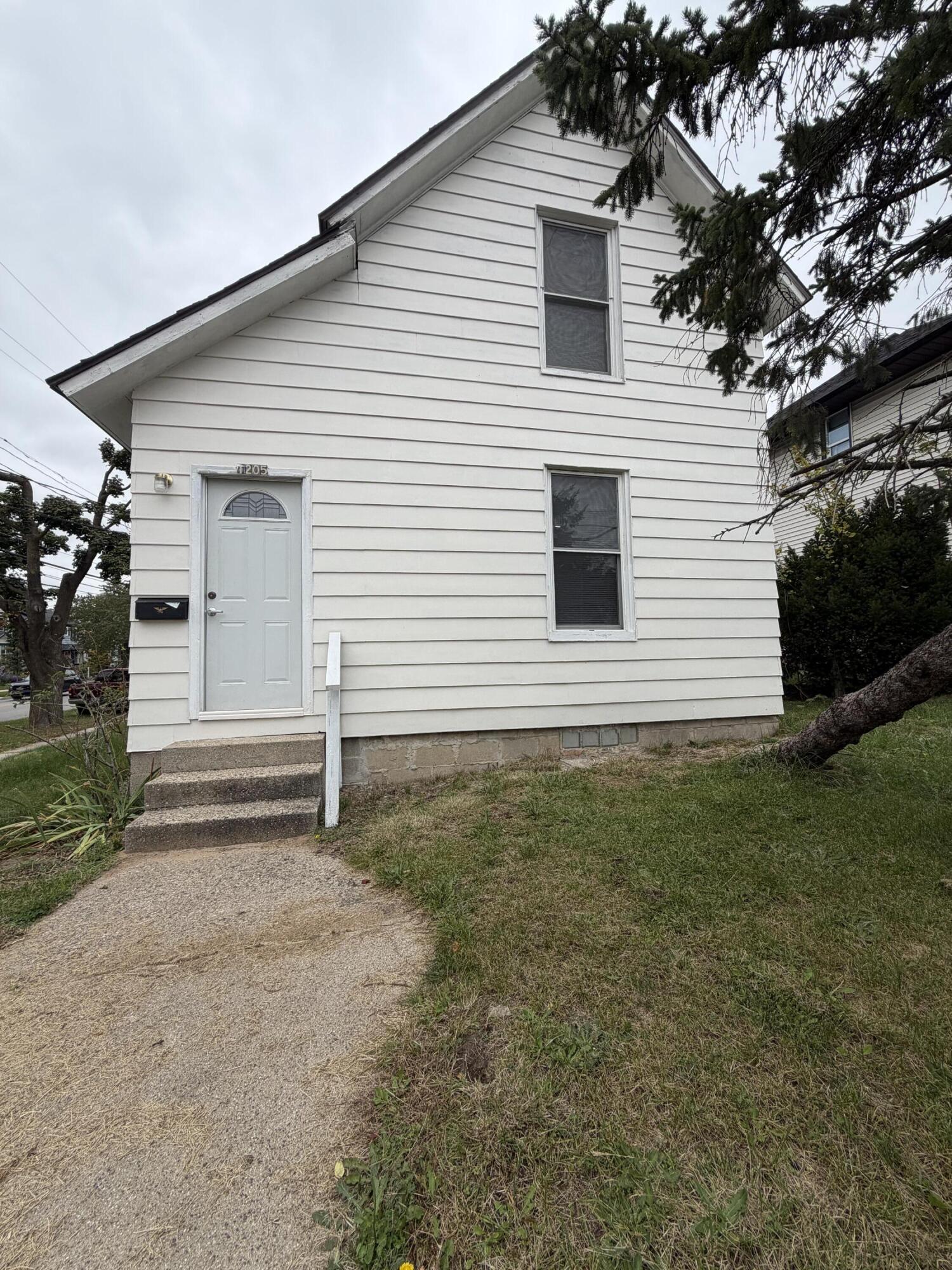 1205 SE Hall Street SE Grand Rapids MI 49506