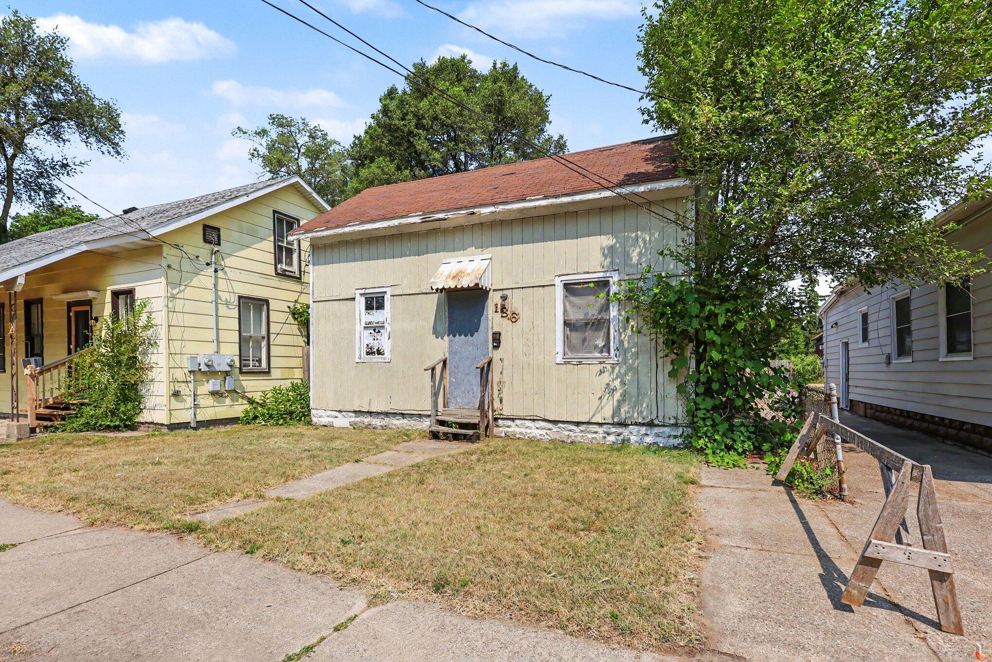 186 E Isabella Avenue Muskegon MI 49442