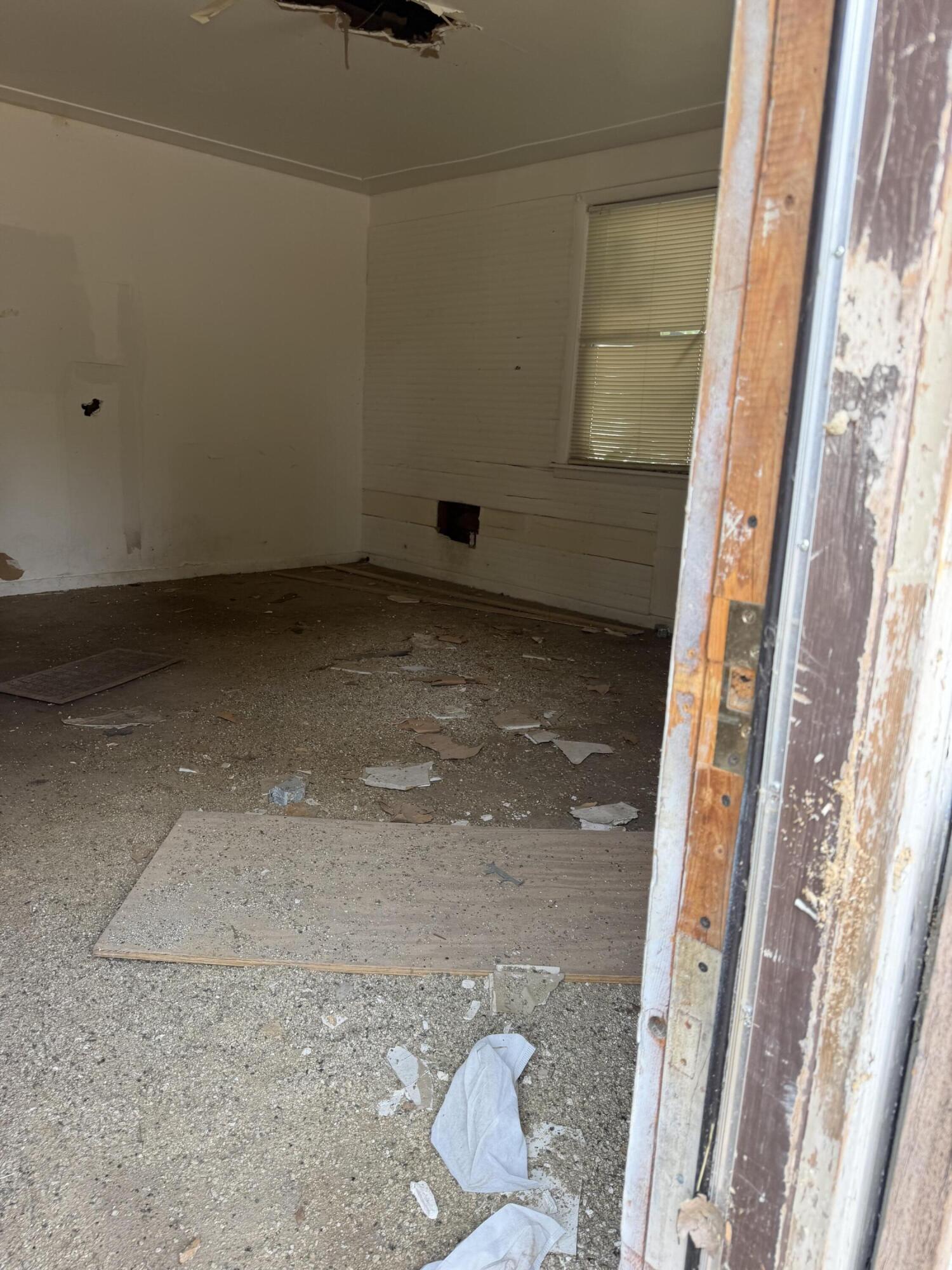 186 E Isabella Avenue Muskegon MI 49442