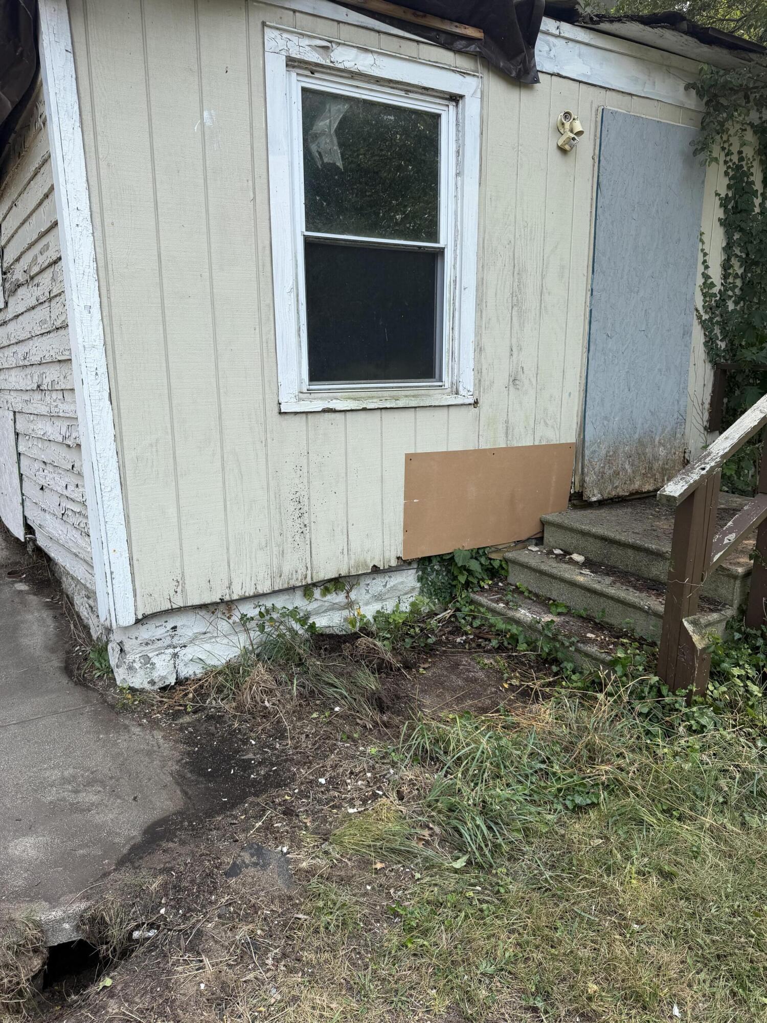 186 E Isabella Avenue Muskegon MI 49442