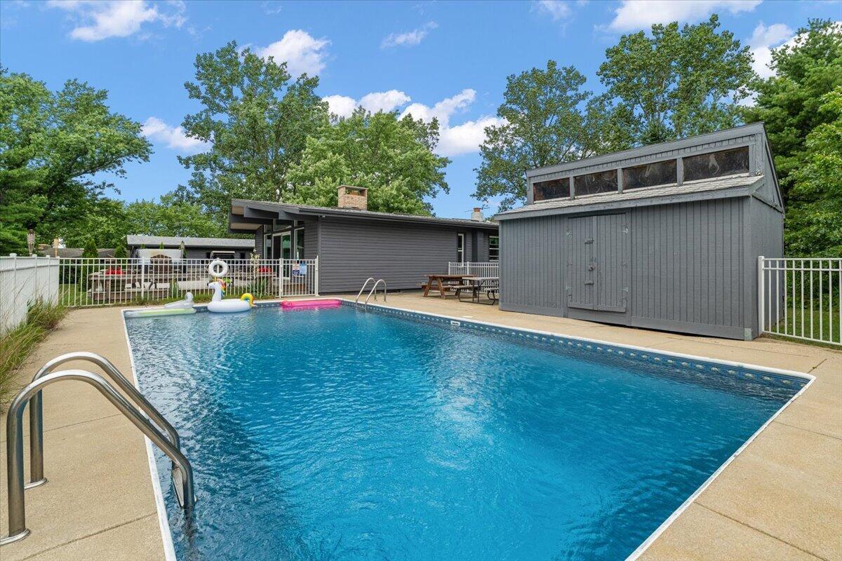 5501 Sunset Path Stevensville MI 49127