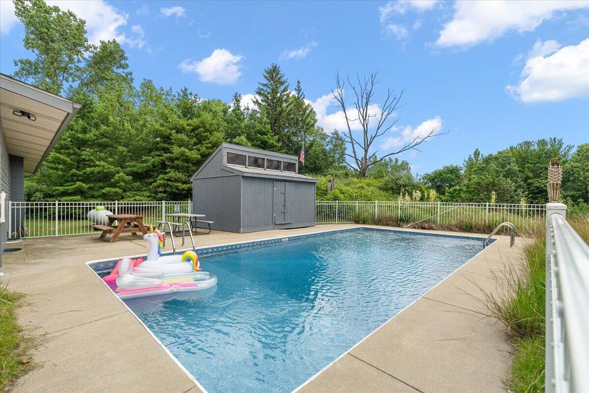 5501 Sunset Path Stevensville MI 49127