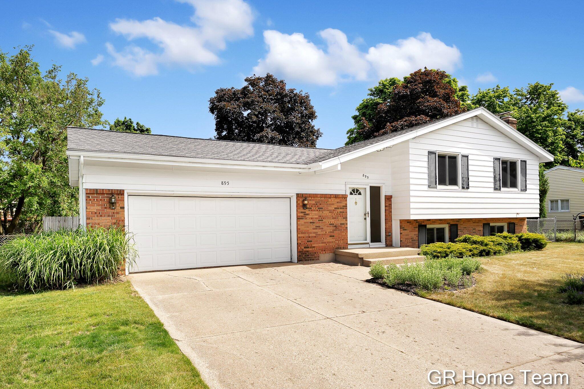 895 Bellewood Drive SE Grand Rapids MI 49508