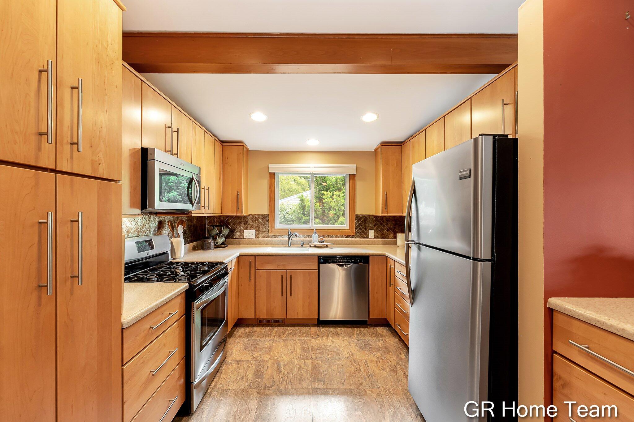 895 Bellewood Drive SE Grand Rapids MI 49508