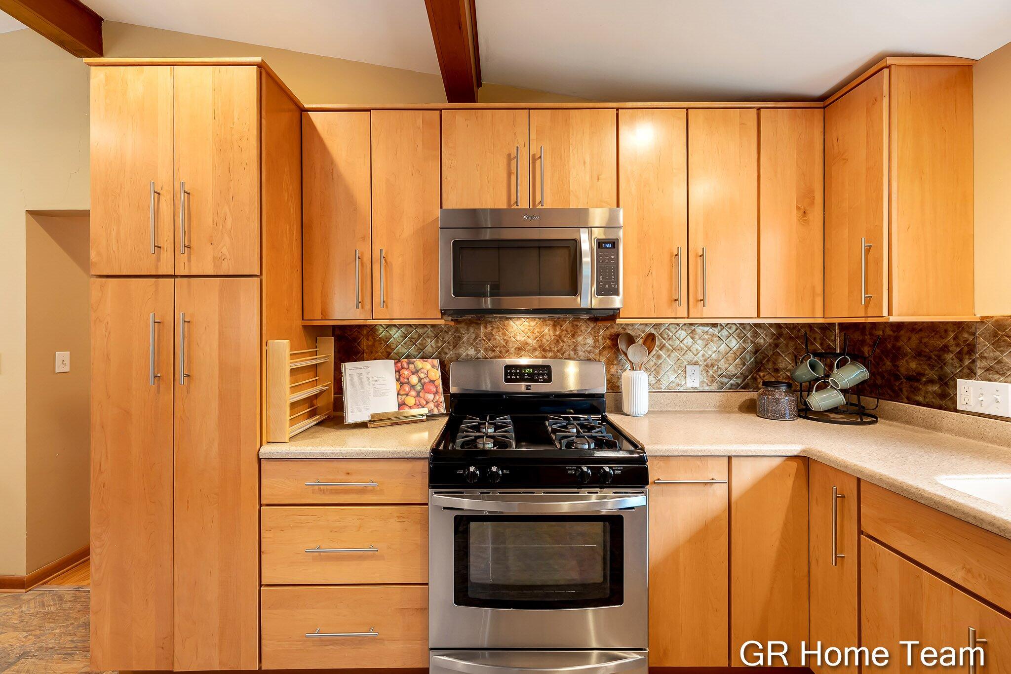 895 Bellewood Drive SE Grand Rapids MI 49508