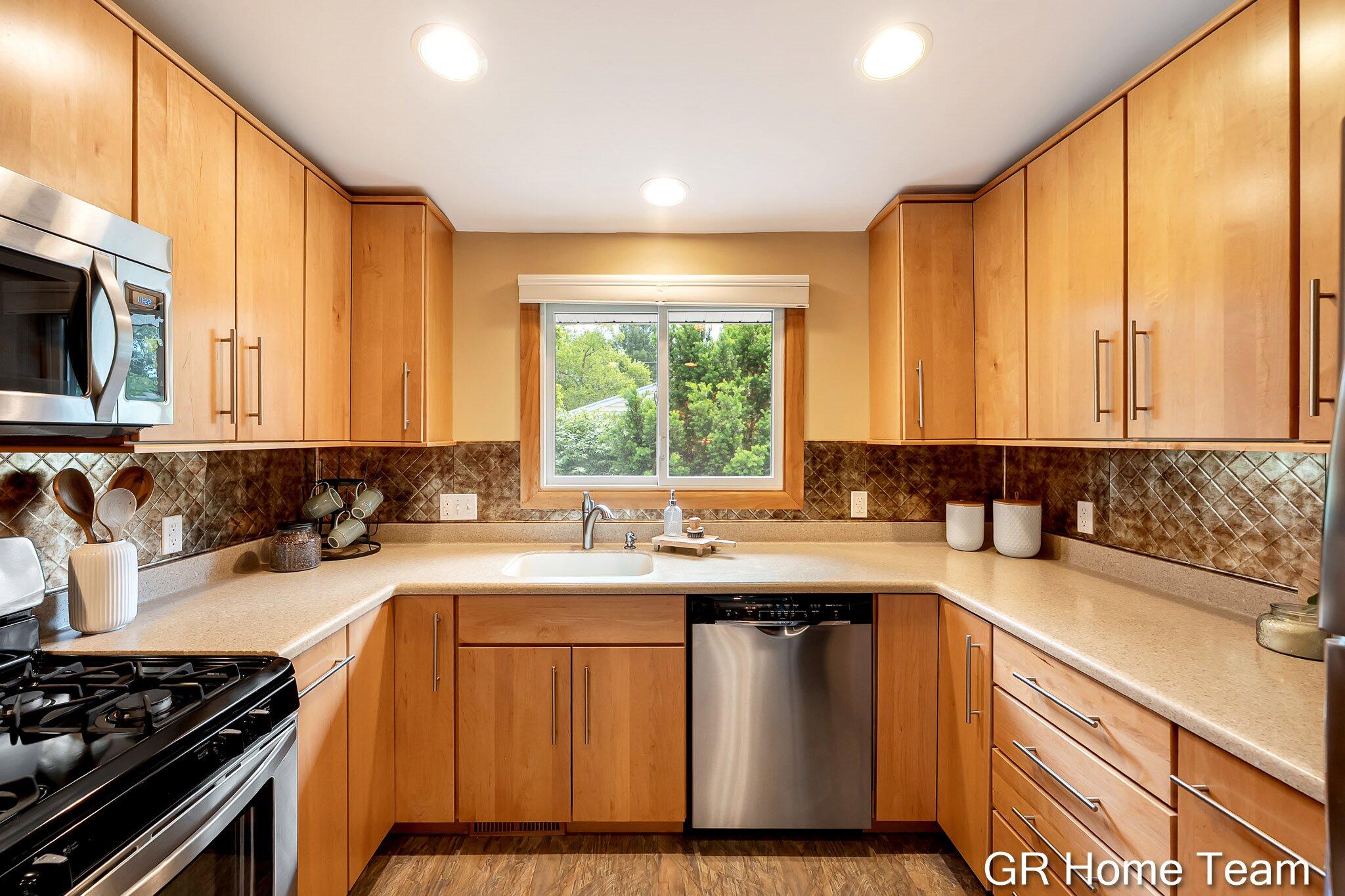 895 Bellewood Drive SE Grand Rapids MI 49508