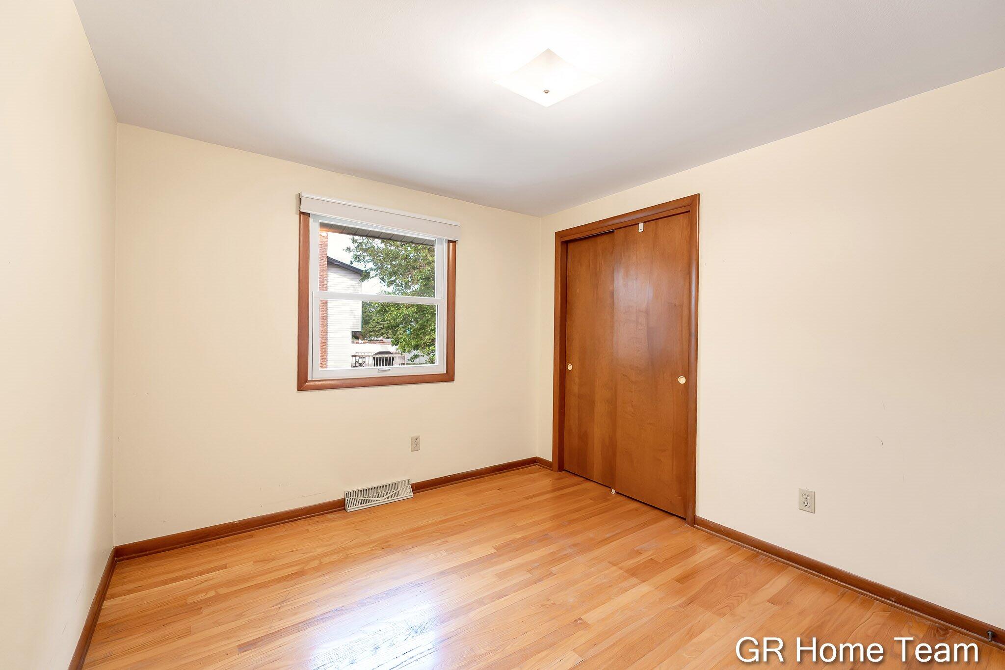 895 Bellewood Drive SE Grand Rapids MI 49508