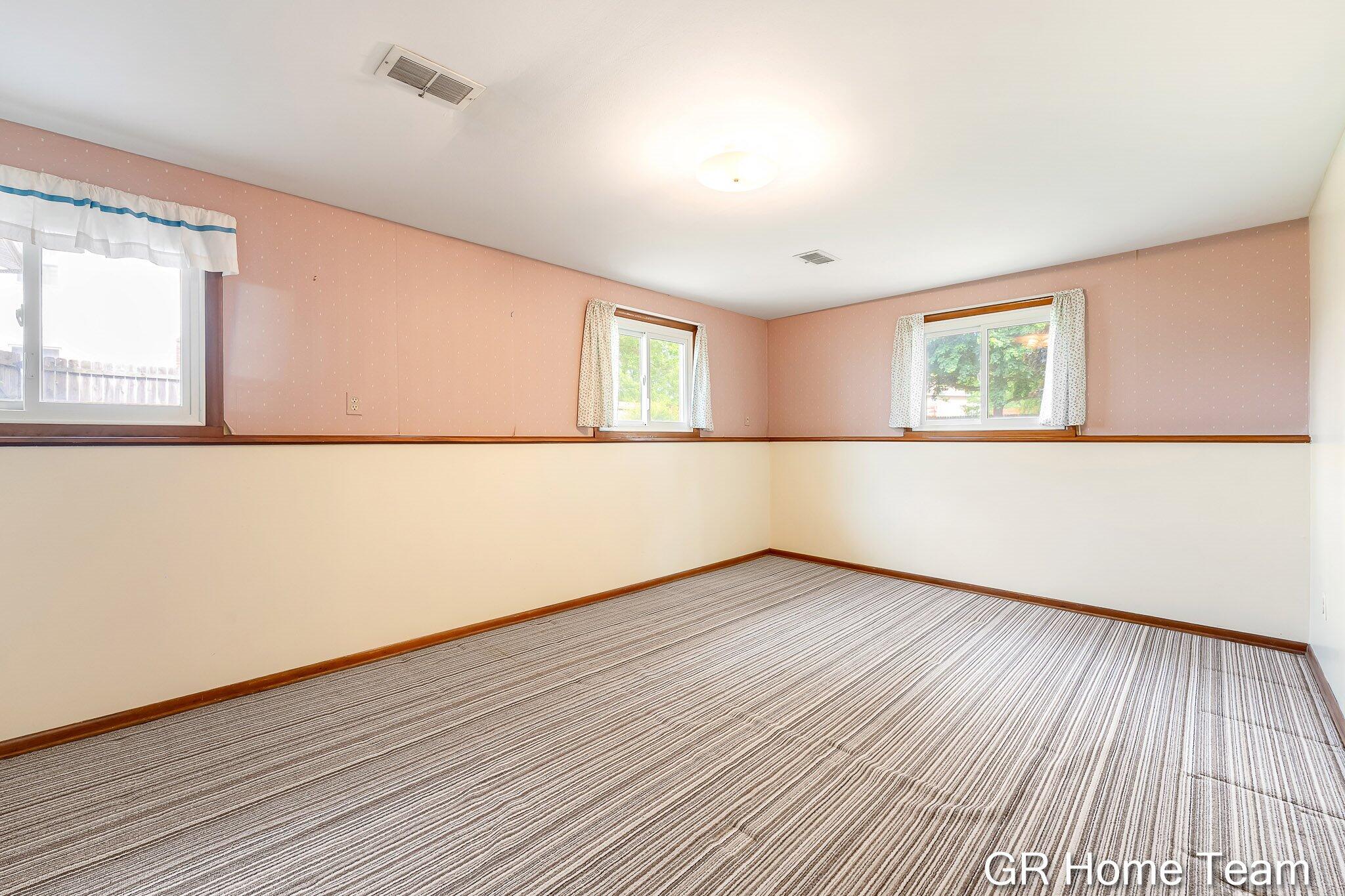895 Bellewood Drive SE Grand Rapids MI 49508
