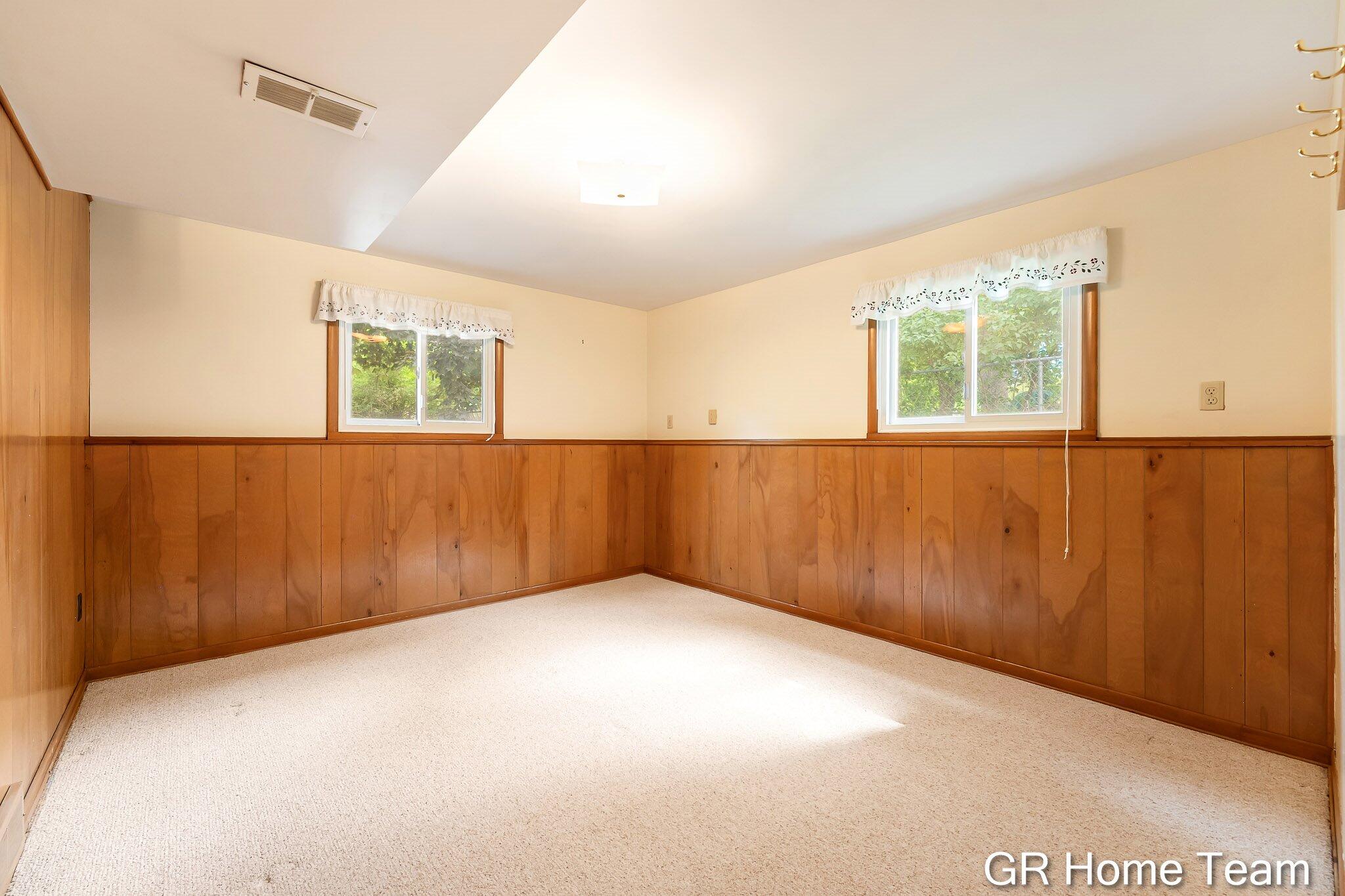 895 Bellewood Drive SE Grand Rapids MI 49508