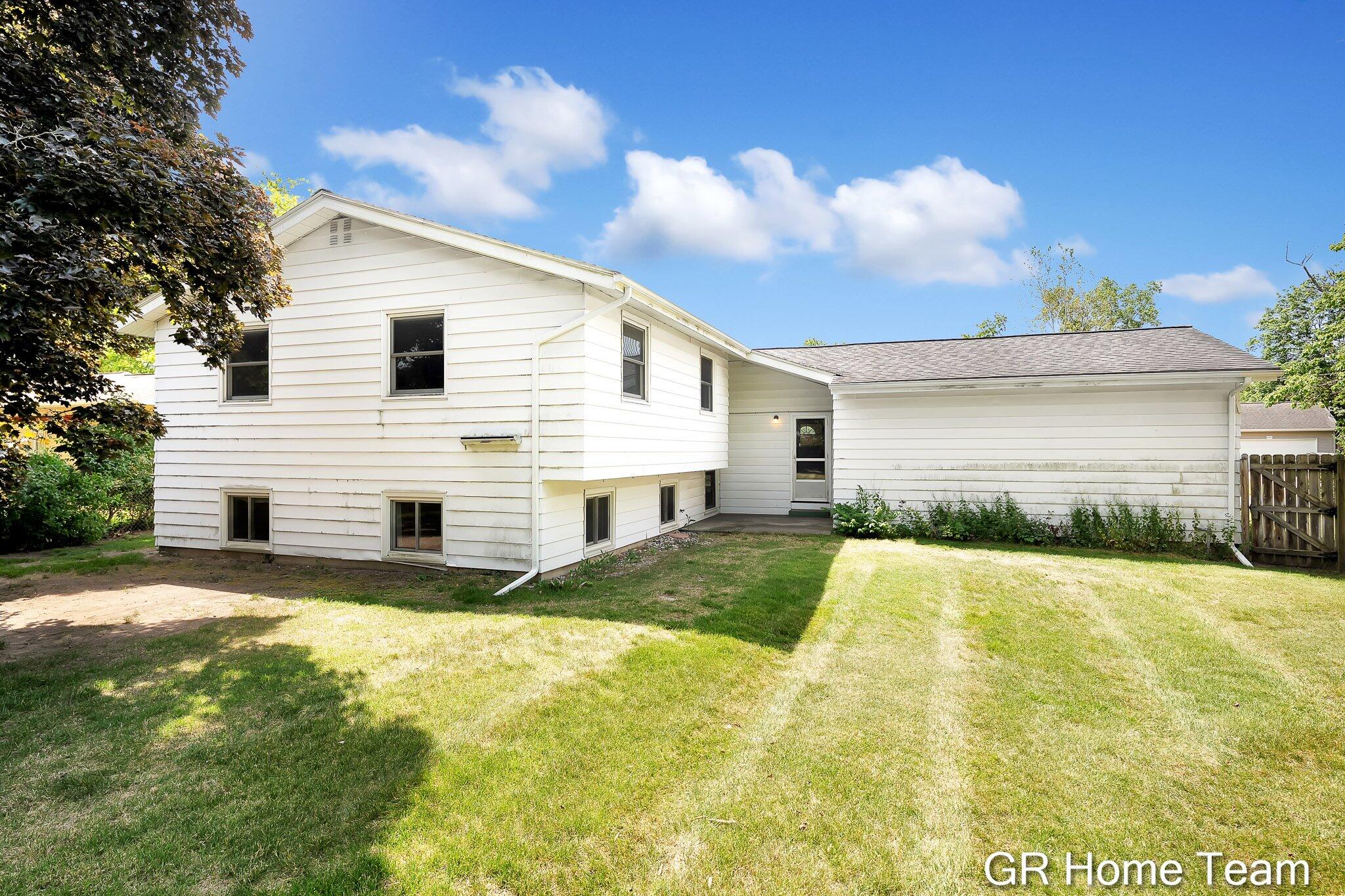 895 Bellewood Drive SE Grand Rapids MI 49508