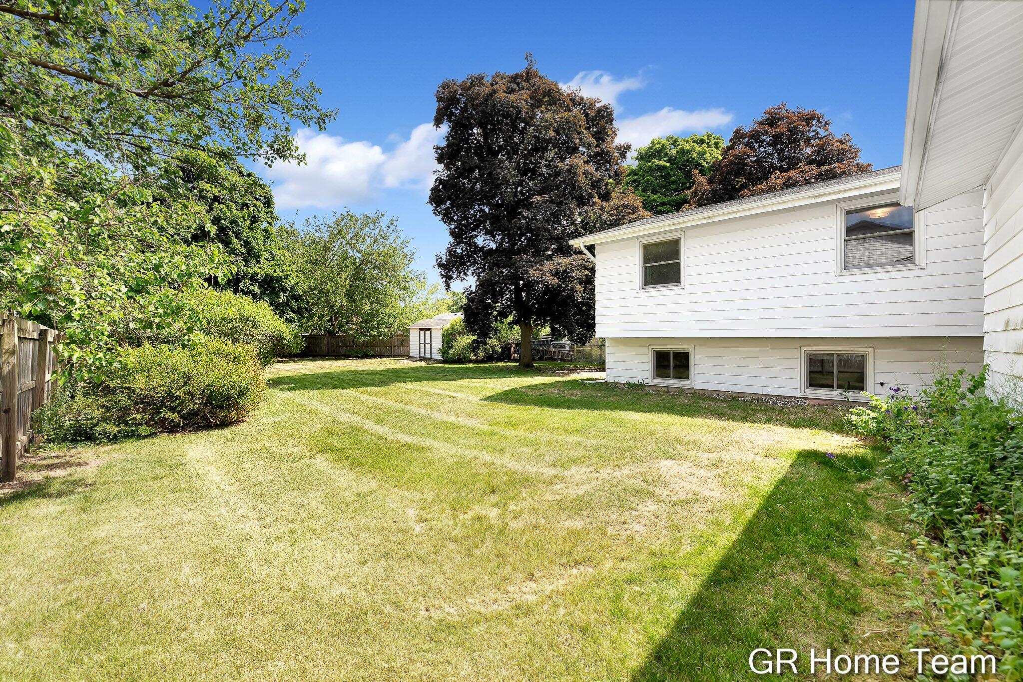 895 Bellewood Drive SE Grand Rapids MI 49508