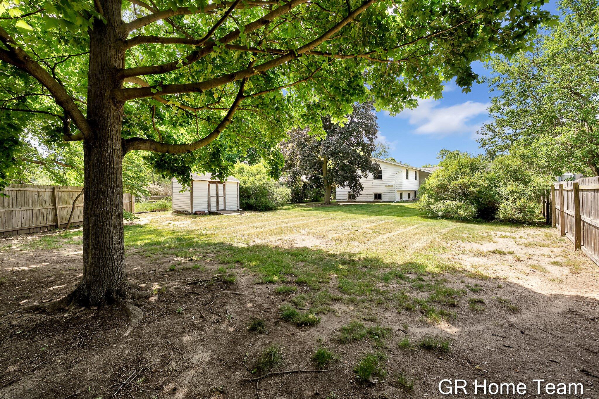 895 Bellewood Drive SE Grand Rapids MI 49508
