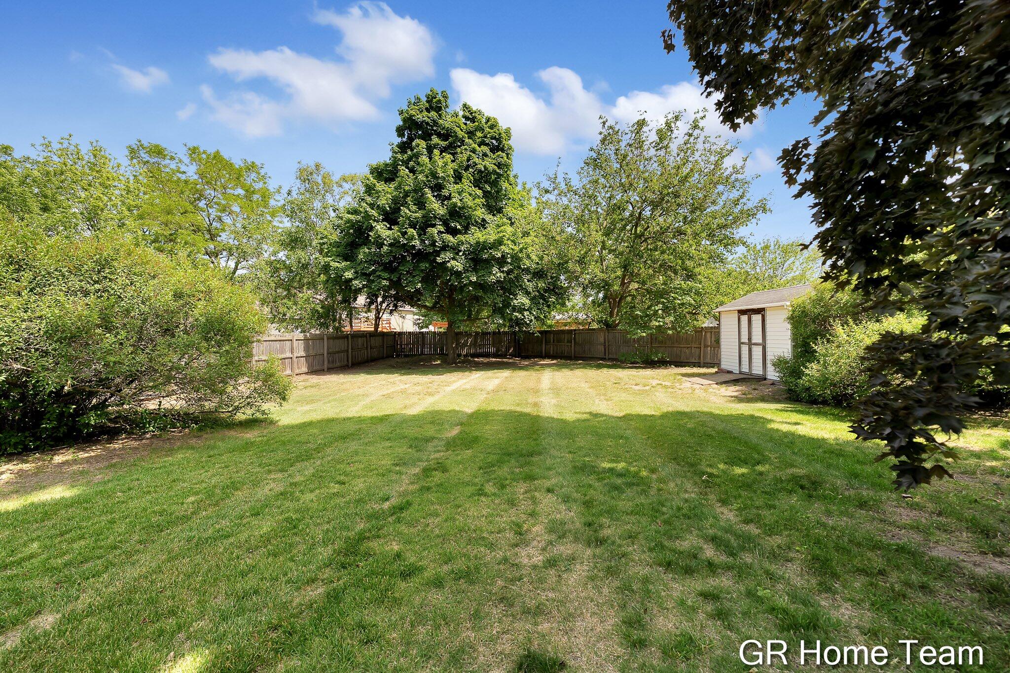 895 Bellewood Drive SE Grand Rapids MI 49508