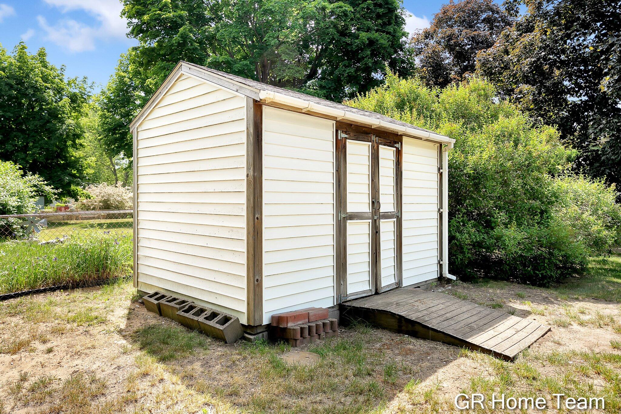 895 Bellewood Drive SE Grand Rapids MI 49508