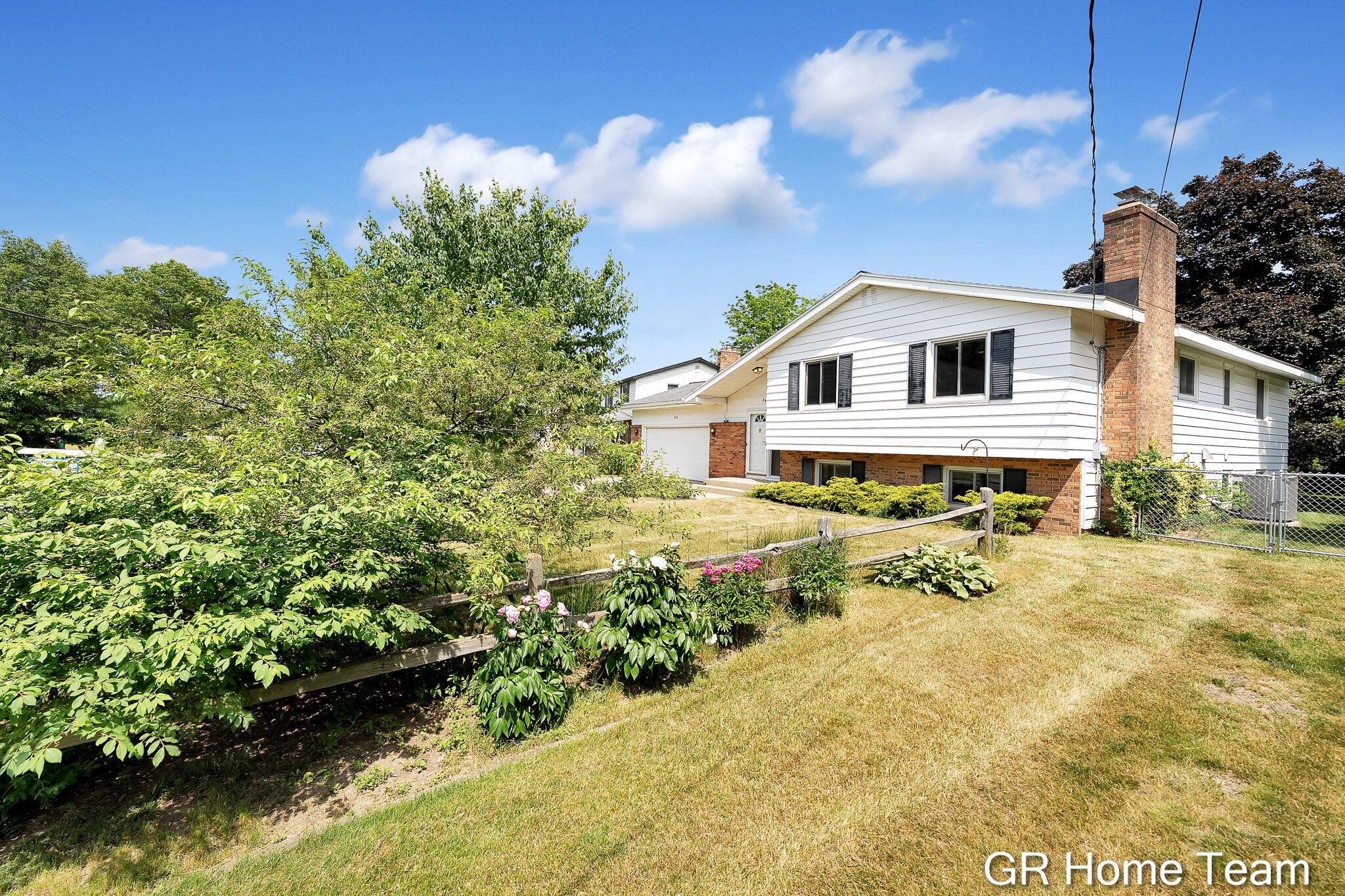 895 Bellewood Drive SE Grand Rapids MI 49508