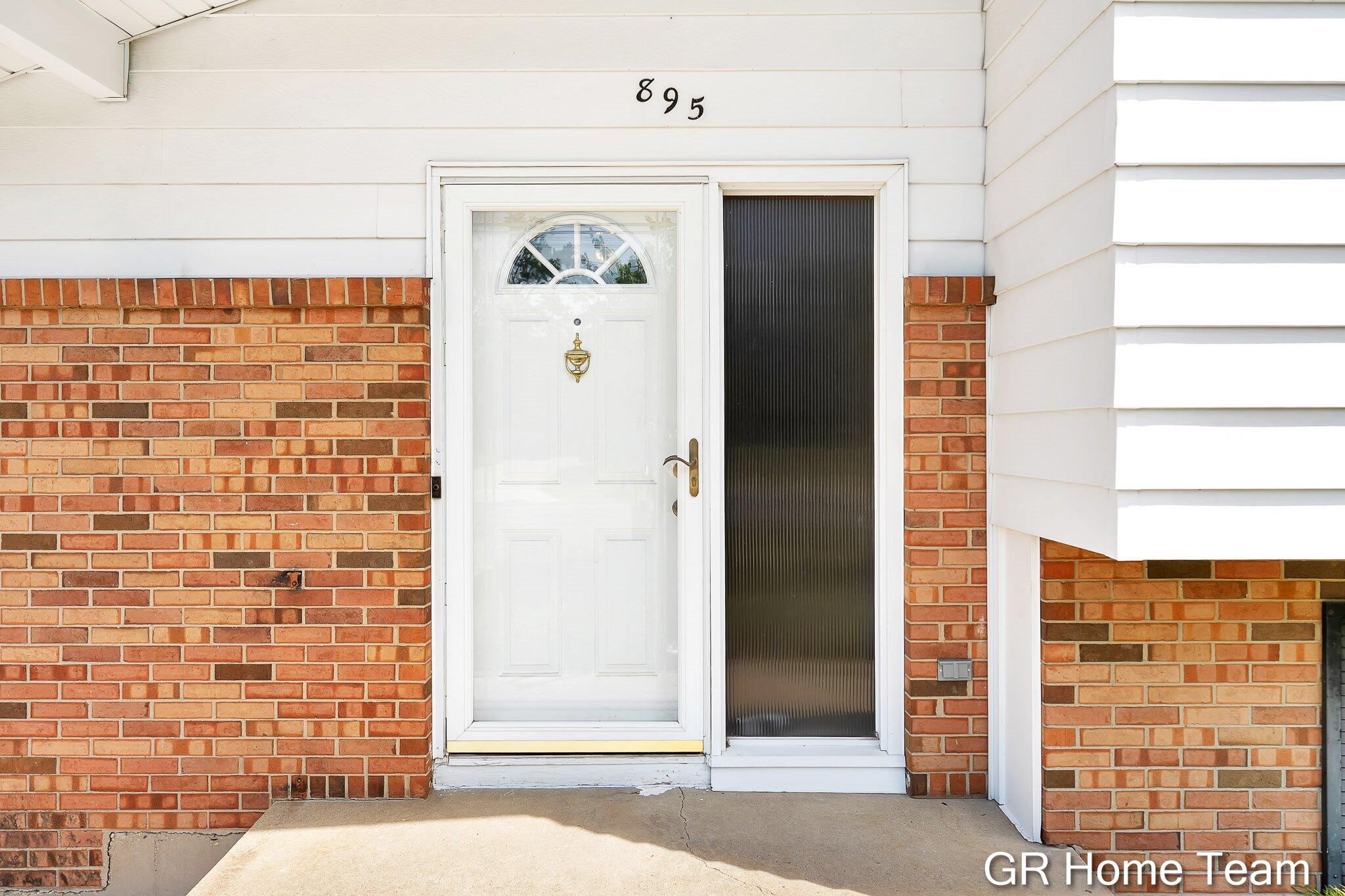 895 Bellewood Drive SE Grand Rapids MI 49508