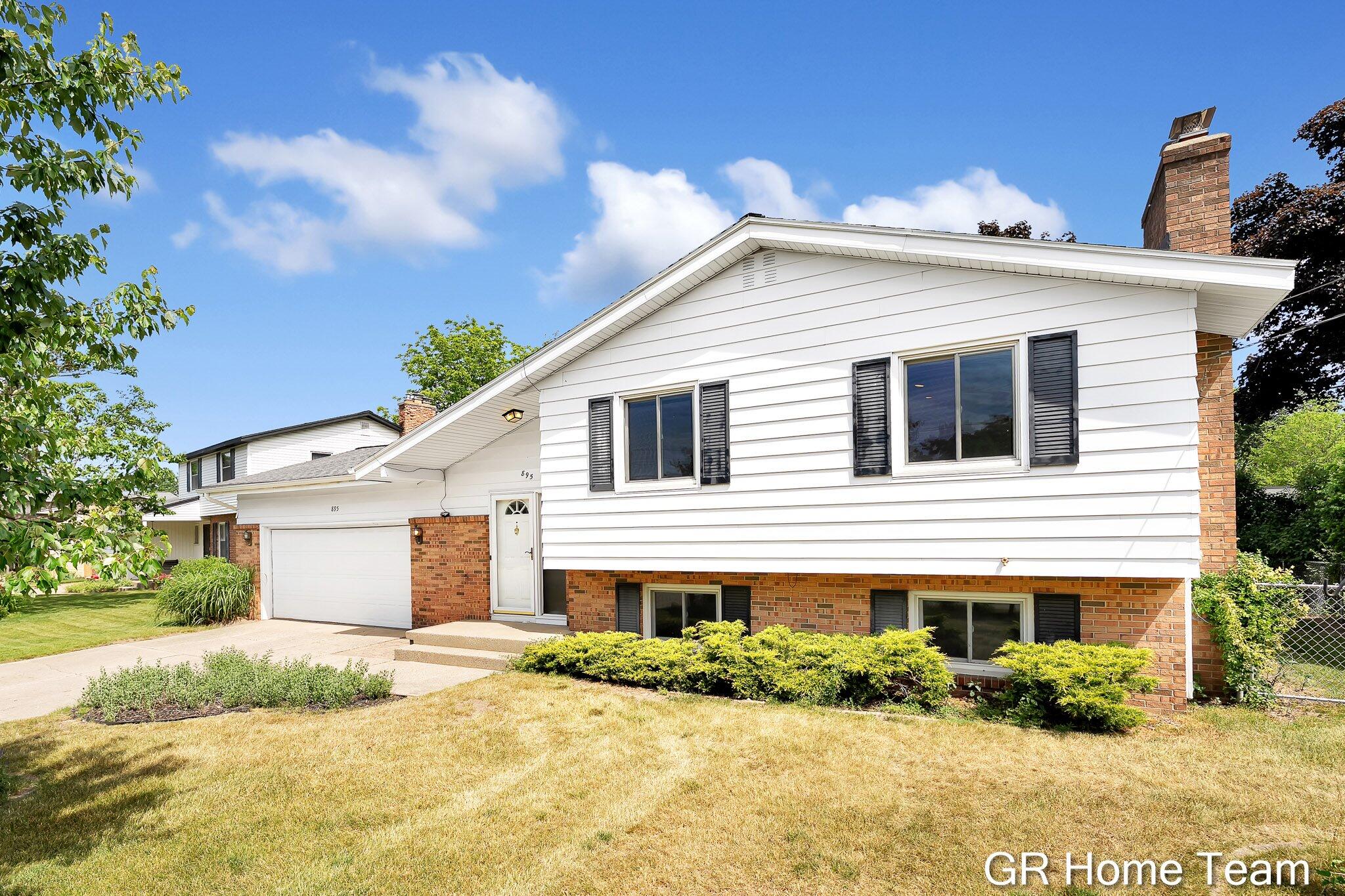 895 Bellewood Drive SE Grand Rapids MI 49508